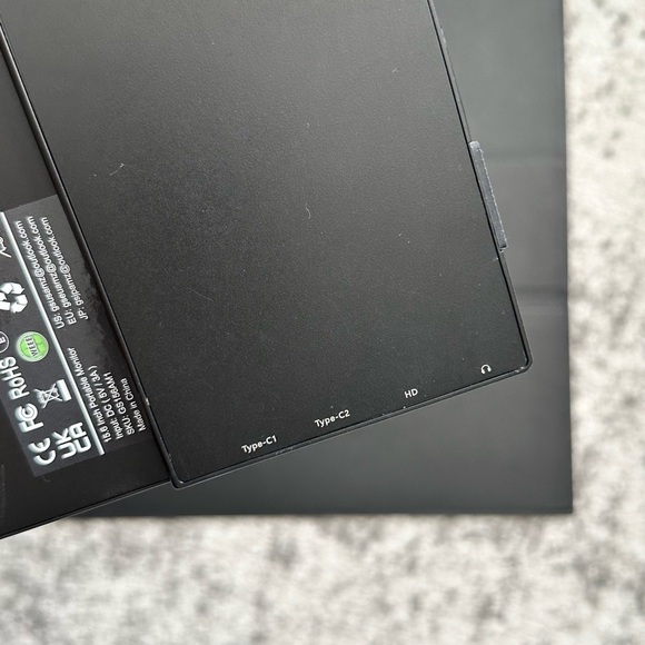 15.6” Portable Monitor w/ Travel Case & 4k Dual Monitor 3/4 Thunderbolt Cable - Picture 6 of 10